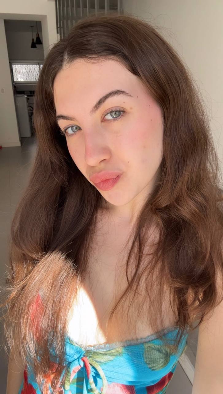 Nude girl Amber in Qinhuangdao