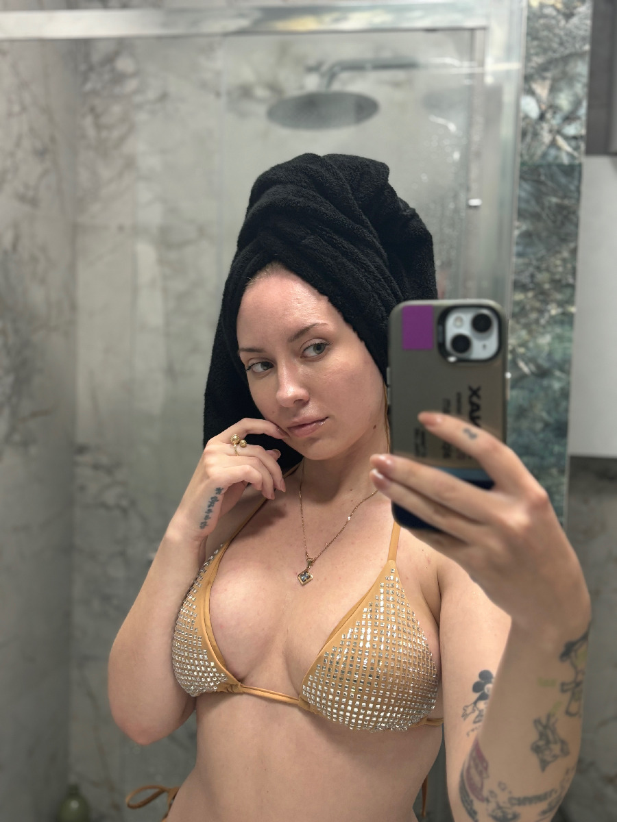 Nude girl KateV in Qinhuangdao