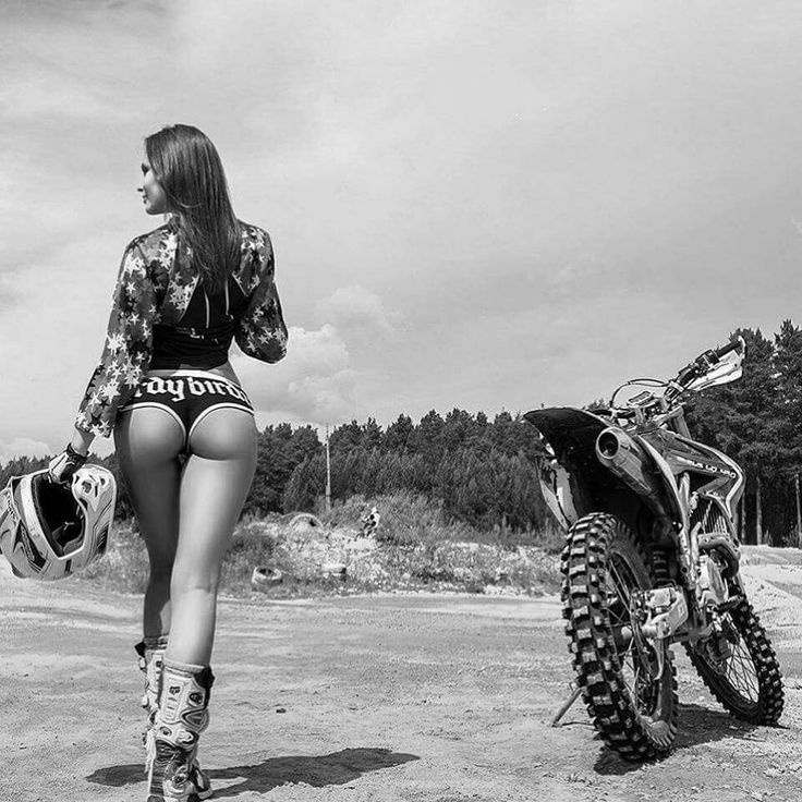Beautiful girls and motorcycles in Qinhuangdao