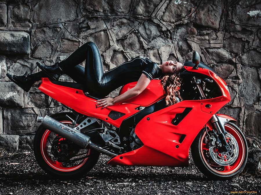 Beautiful girl Beautiful girls and motorcycles in Qinhuangdao