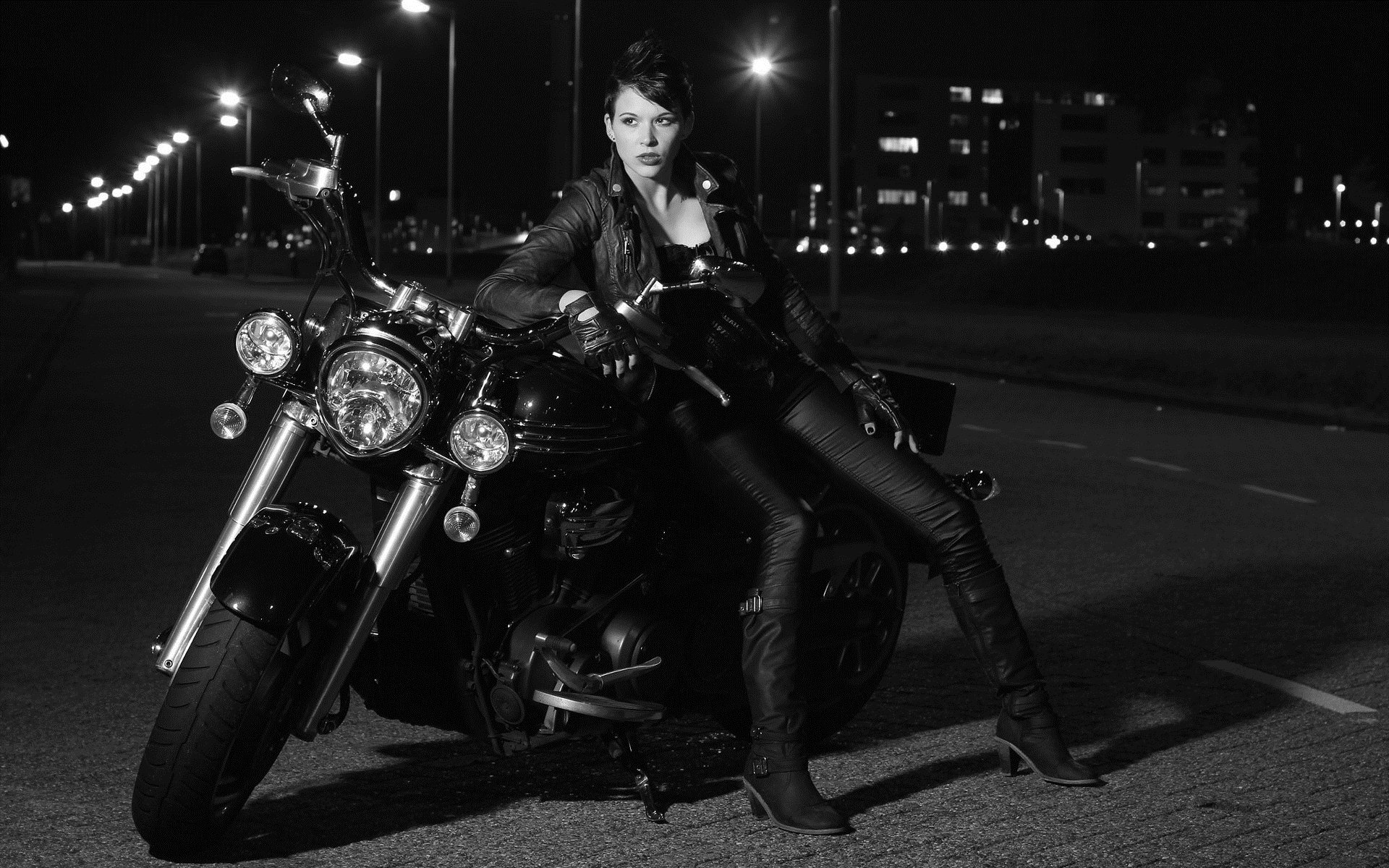 Photo Beautiful girls and motorcycles in Qinhuangdao