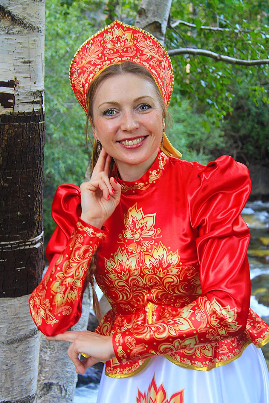 Women in Slavic costumes in Qinhuangdao