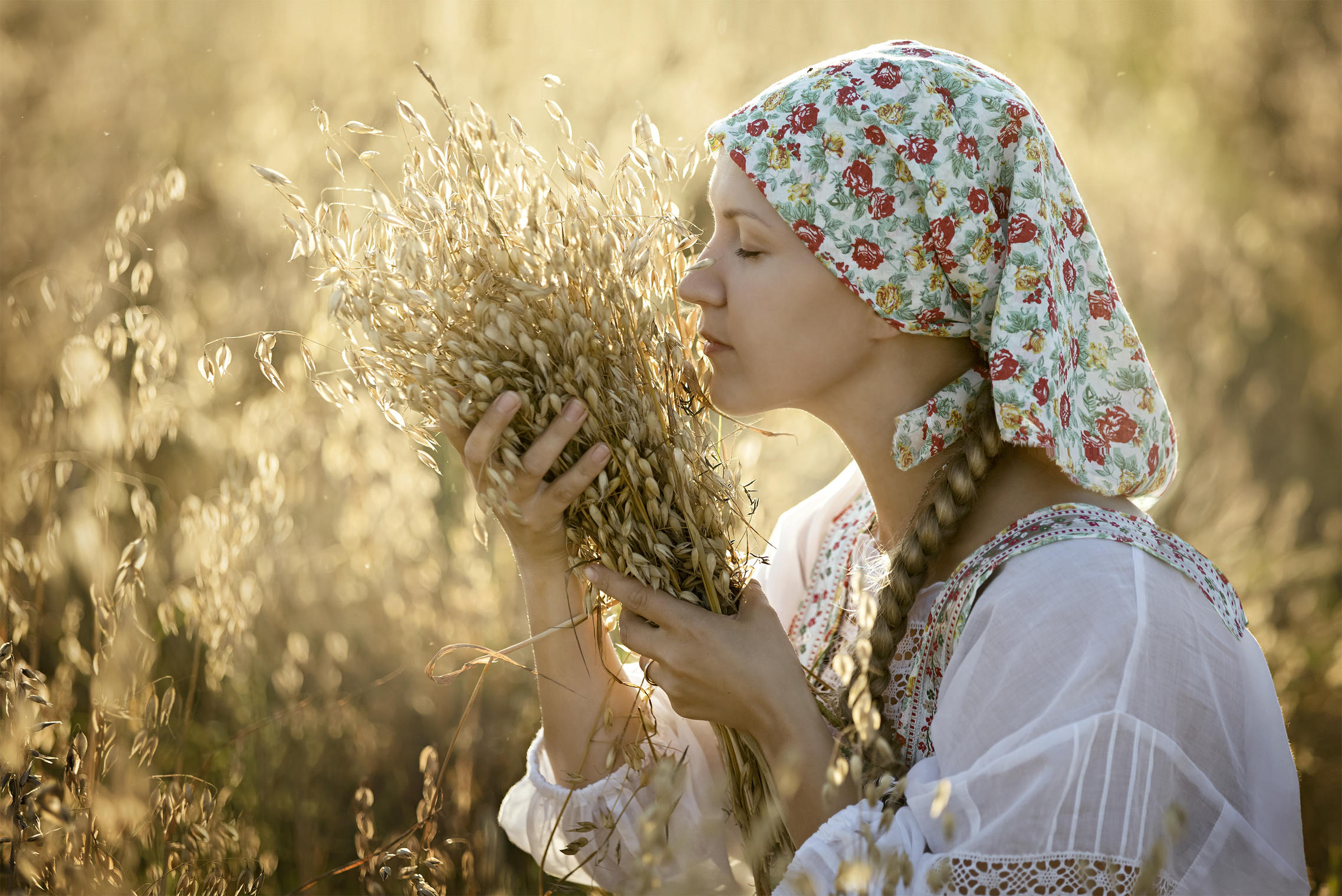 Photo Women in Slavic costumes in Qinhuangdao