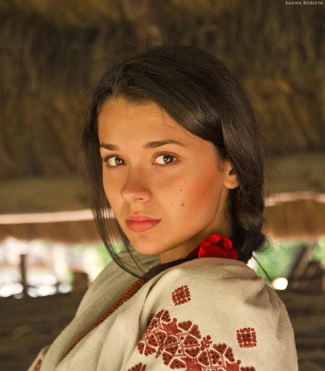 Girls in Slavic costumes in Qinhuangdao