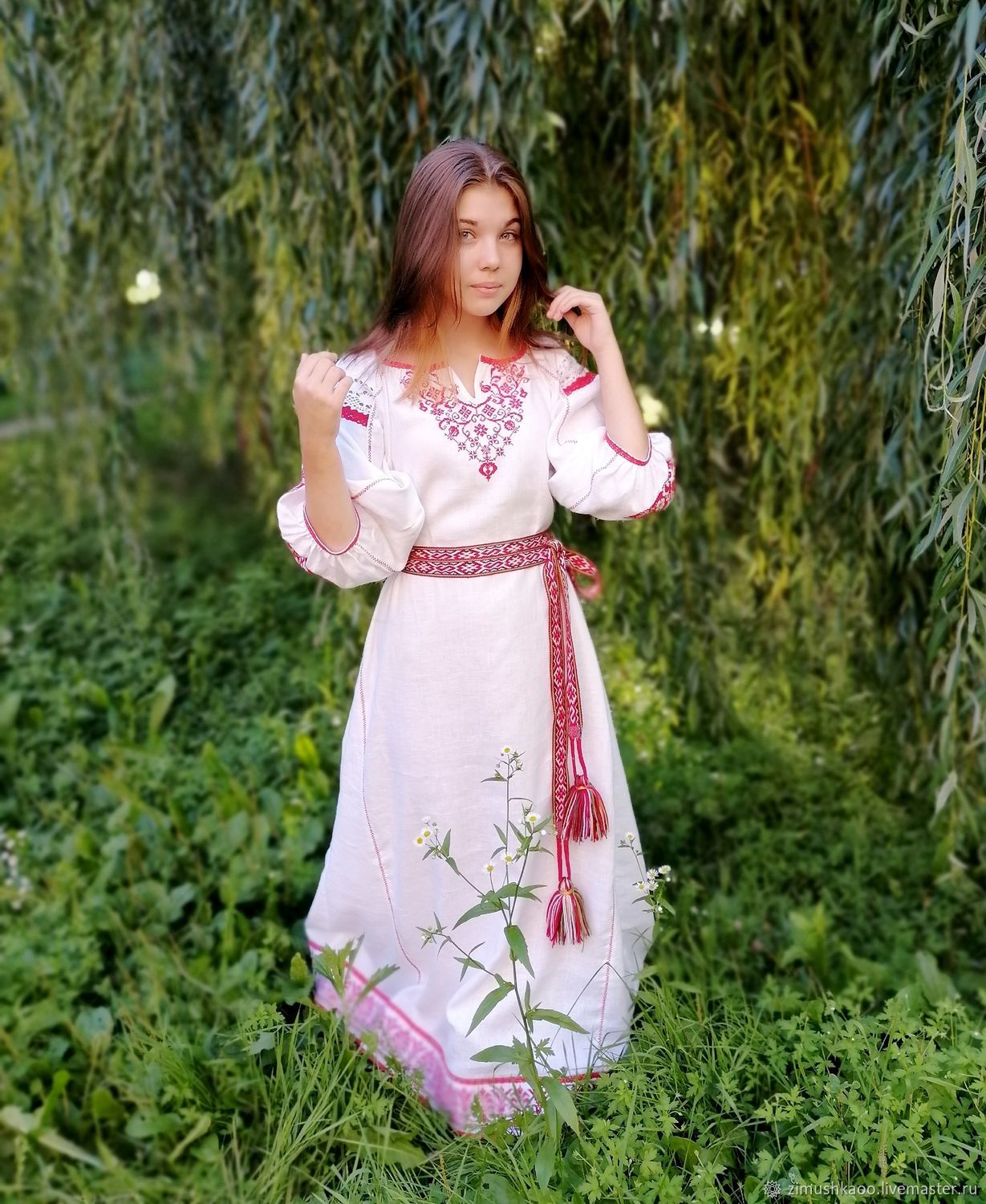 Girl Girls in Slavic costumes in Qinhuangdao