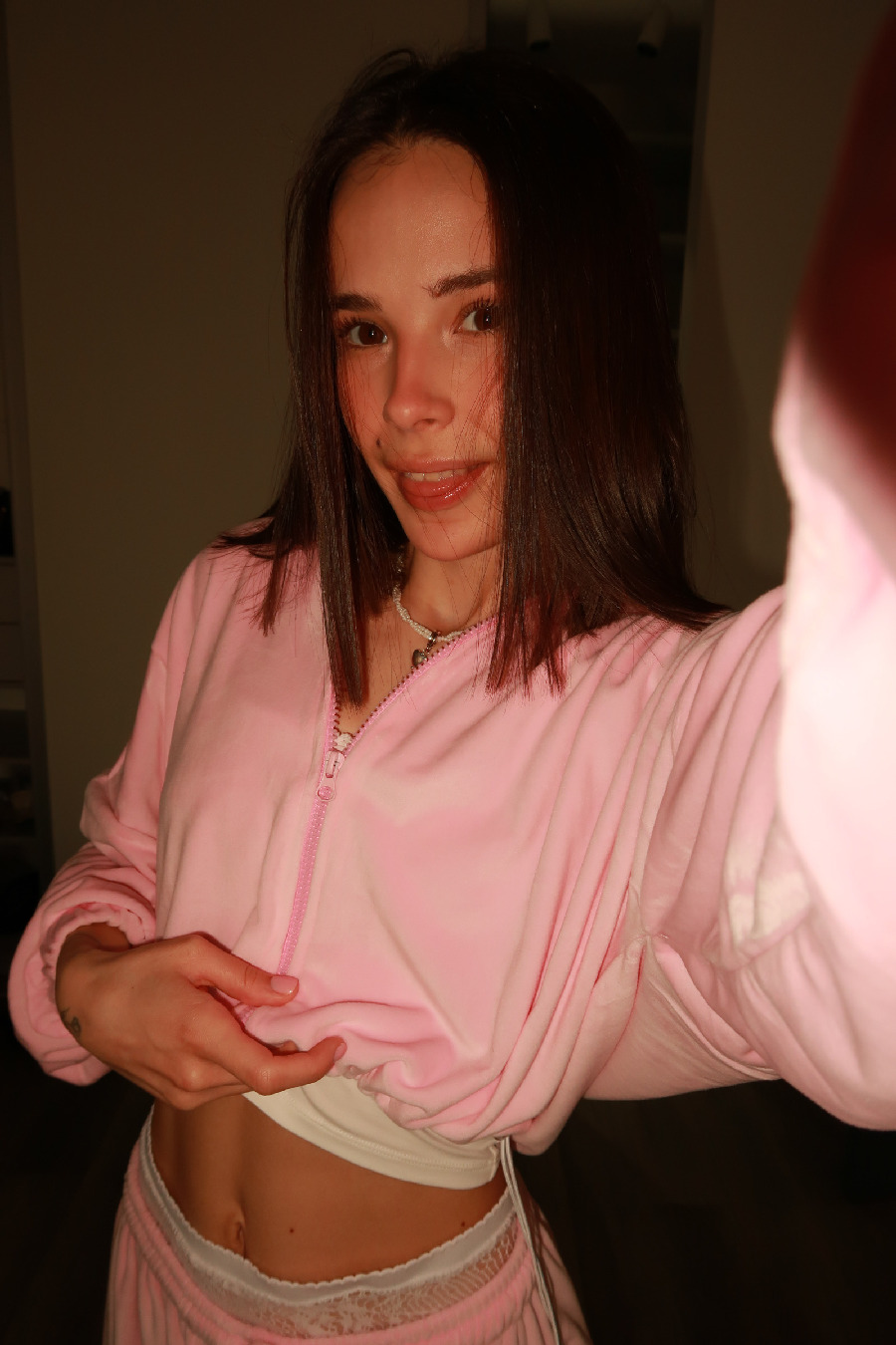 Tina brings the glow — live moments in Qinhuangdao